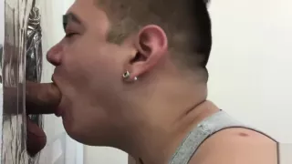 Heißer unbeschnittener Büffelhengst im Gloryhole