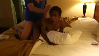 kleine Neg Teeny gef . im Bett#