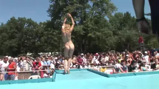 Luscious babe displays her gorgeous body