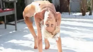 gymnastic babe pissing
