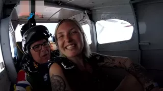Alternative Sexy Tattooed Babe Skydives Naked