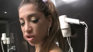 Teenager with perfect ass doing a perfect blowjob. Homemade video
