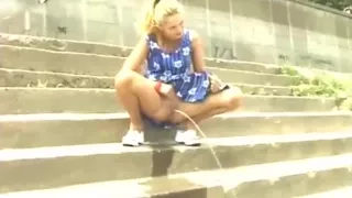Une belle blonde pisse sur des marches. - PornDoe 1