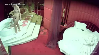 Hackers use the camera to remote monitoring of a lover's home life.218_3