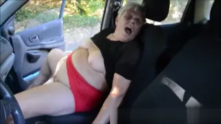 Slut amateur granny in the car. Amateur