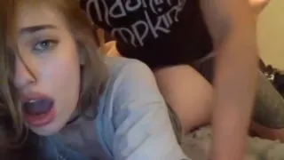 Verrückte College-Schlampe hat einen echten Orgasmus mit ihrer Mitbewohnerin