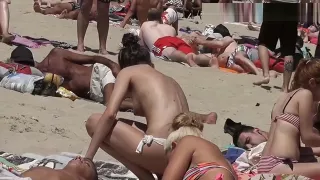 Amazing body Topless on the Beach