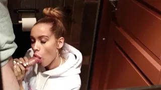 Oral and cock in a pizzeria toilet from a persistent girlfriend