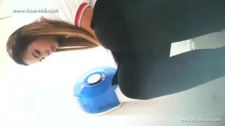 peeping thai girls go to toilet.6