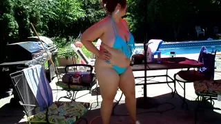 Big babe ursula in thong bikini