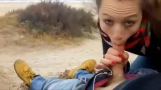 Deserted sex on a deserted beach! Wife sucks well and gets creampie