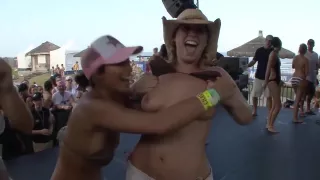 Sexy babes like to strip outdoors