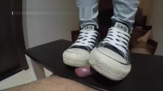 Taiwanese Converse cock crush (no cum)