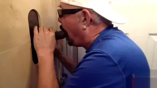 Langer schwarzer Schwanz mit Gloryhole