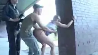 Blonde Bitch unter der Brucke geil von hinten gefickt