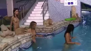 Naked Women Wet and Wild (xednorton)