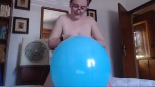 Un enorme palloncino pronto per me e tu sei pronto per vedere questo fantastico video fetish?