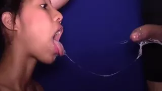 king of the blowjob putting 19 year old paulinha to suck hard still I went in her mouth to ask her to show you /rei do boquete colocando paulinha de 19 anos para chupar forç_adamente ainda gozei na boca dela pedir pra ela mostrar pra voces