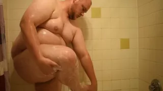 Chubby Bear Hotel Shower