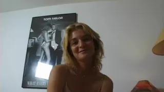 Blonde amateur rubbing her pussy - Julia Reaves