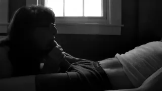 Milf saugt den fetten Schwanz des Nachbar-Ehemannes bei der Arbeit ab