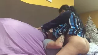 celebrando la navidad con una follada en el comedor