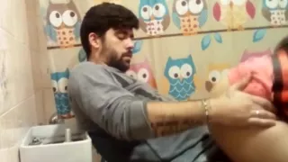 Hacié_ndole una mamada y pajeando a mi marido