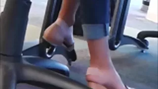 Nice shoeplay in computer lab