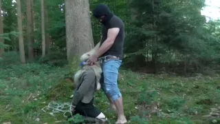 Transe tief in den Wäldern gefangen