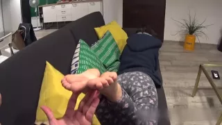 Super Cheesy Teen Feet for a Cumshot