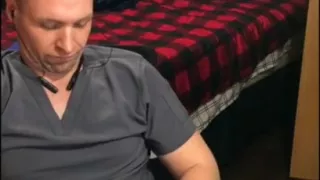 Kerl hat extremen Orgasmus riesigen Cumshot