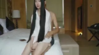 Chinese hair model and her manager check into hotel