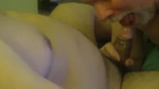 Breiter, brauner, unbeschnittener Schwanz von meinem mexikanischen Kumpel.