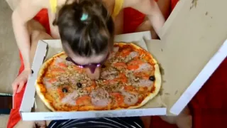 Italian pizza delivery! Free blowjob as a gift!