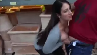 Fetter Junge mit kleinem Schwanz fickt entzückenden, vollbusigen Amateur-Teenie