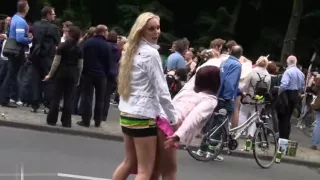 Bitches on Christopher Street Day ficken einen schwulen Deutschen