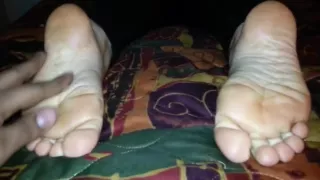 Abbey shows her soles and wrinkles for first time