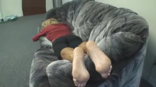 Blonde cougar soles and feet.