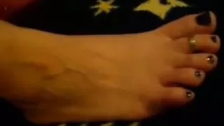 GERMAN - Zehen lackiert - Footjob - Massage