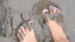 Beach feet to satisfy your Foot Fetish