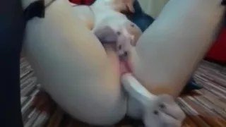 slut dildos her pussy to orgasm