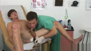 Extreme schwule Twink-Galerie und kostenloser muskulöser Star-Schwanz Sperma saugen Sexfilm