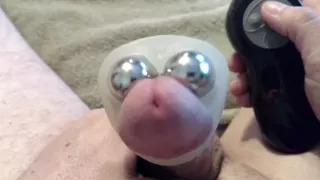 Kopf necken, Sperma und Cockring vibrieren für eine riesige Nuss