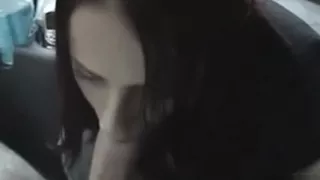 Cheap hooker sucking dick in a car