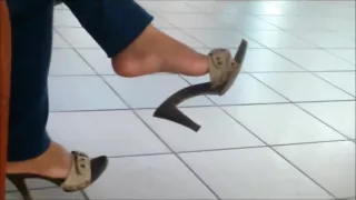 Candid mature Feet Shoeplay in Mules