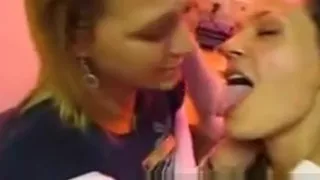 Girls Kissing Girls