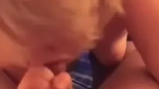 Nicky liebt es, mein Sperma zu schlucken