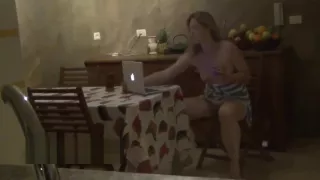 camera cachee devant ma fenetre de cuisine pour voyeurs