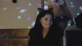 zwei hot chick in einem speziellen Halloween-Streifen