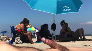 Priceless reaction of women to a guy cumming with no hands